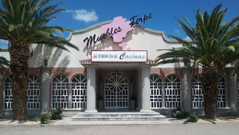 Fotografia tomada fuera de Muebles Ferpe S.L. - Tienda de muebles en Belvís de la Jara, Toledo