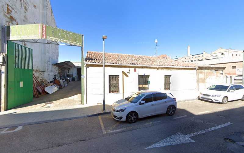 Fotografia tomada fuera de Talleres Love - Carpintería metálica y de aluminio en Medina del Campo, Valladolid