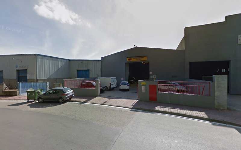 Fotografia tomada fuera de Planchistería Santa Maria SL - Reparació de cotxes i manteniment en Santa Maria de Palautordera, Barcelona