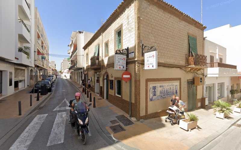 Fotografia tomada fuera de Carpintería Cervantes - Carpintero en Sant Antoni de Portmany, Baleares