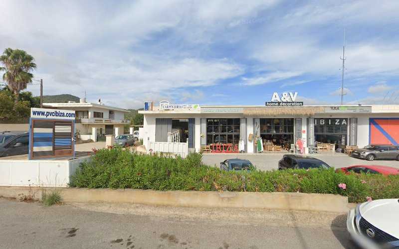 Fotografia tomada fuera de Carpinteria - Fábrica en Sant Agusti Des Vedra, Baleares