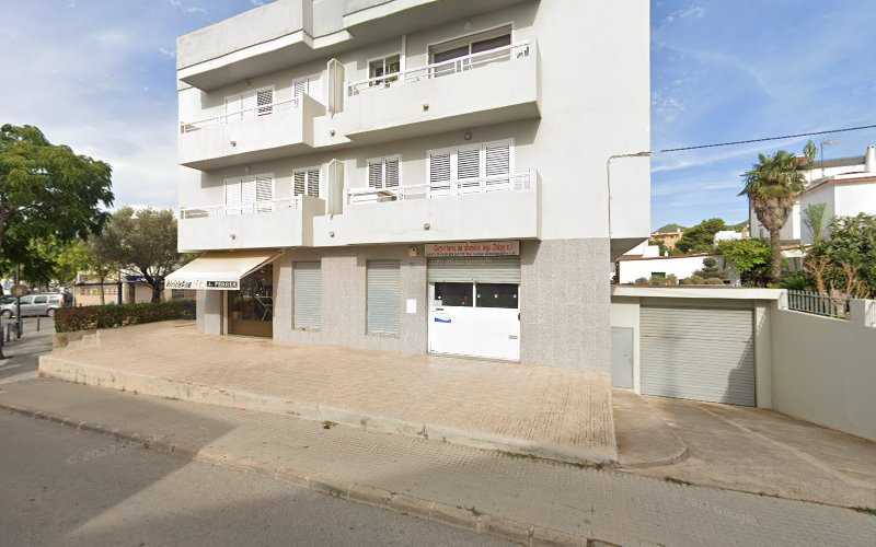 Fotografia tomada fuera de Carpinteria De Aluminio Loga Ibiza S.L - Carpintería metálica y de aluminio en Ibiza, Baleares