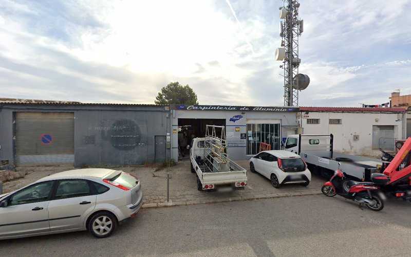 Fotografia tomada fuera de Alumad - Carpintería metálica y de aluminio en Eivissa, Baleares