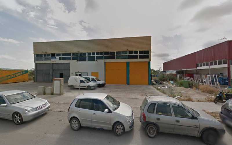 Fotografia tomada fuera de Capinteria De Aluminio Titi S L - Carpintería metálica y de aluminio en Sant Antoni de Portmany, Baleares