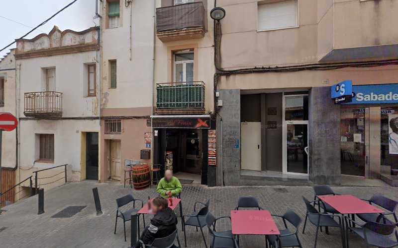 Fotografia tomada fuera de Carpinteria Solís Corbera de Llobregat - Establecimiento de venta de madera en Corbera de Llobregat, Barcelona