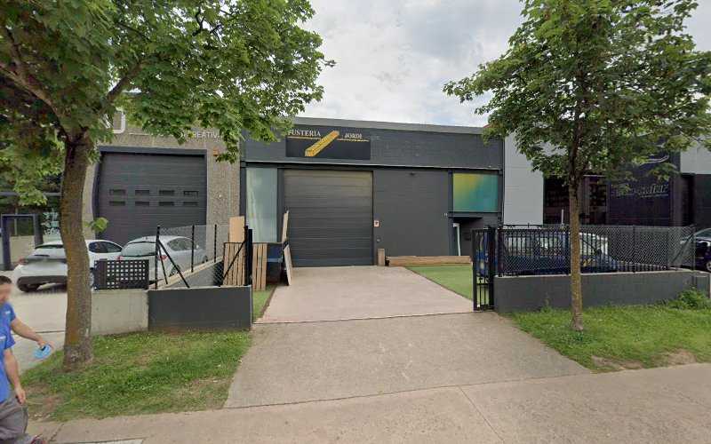 Fotografia tomada fuera de Fusteria Jordi S L - Establecimiento de venta de madera en Olot, Girona