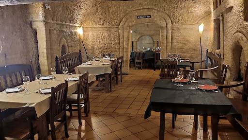 Cueva Miñambres - Restaurante en Valdevimbre, León