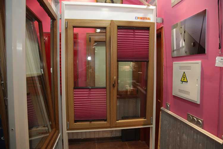 Fotografia tomada fuera de Windows Gallery S.L. - Servicio de instalación de ventanas en La Línea de la Concepción, Cádiz