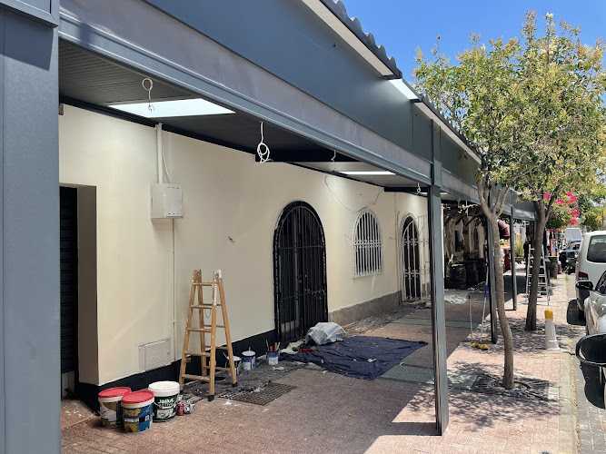 Fotografia tomada fuera de Aluminios Ruiz Guerrero - Carpintería metálica y de aluminio en La Línea de la Concepción, Cádiz