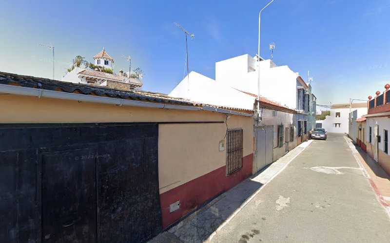 Fotografia tomada fuera de Carpintería Membrilla - Tienda de armarios en Villanueva del Río y Minas, Sevilla
