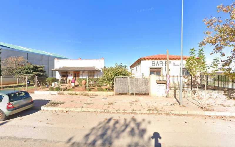 Fotografia tomada fuera de Carpintería Metálica Hermanos Abad - Carpintería metálica y de aluminio en Villanueva de la Fuente, Ciudad Real