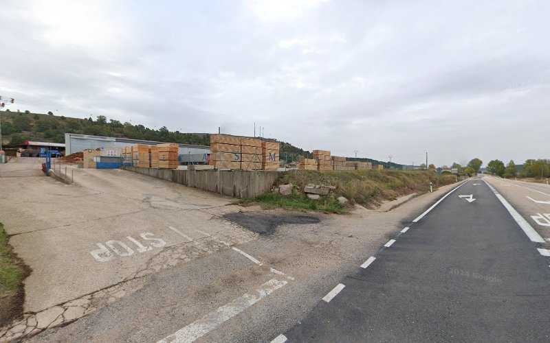 Fotografia tomada fuera de MADERAS MARTÍN ALONSO MARTÍN S.L. - Establecimiento de venta de madera en Hontoria del Pinar, Burgos