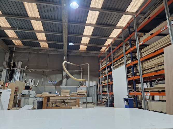 Fotografia tomada fuera de Armarios Closed - Tienda de muebles en Martorelles, Barcelona