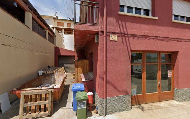 Fotografia tomada fuera de Fusteria Santa Eulàlia - Tienda de armarios en Santa Eulàlia de Riuprimer, Barcelona