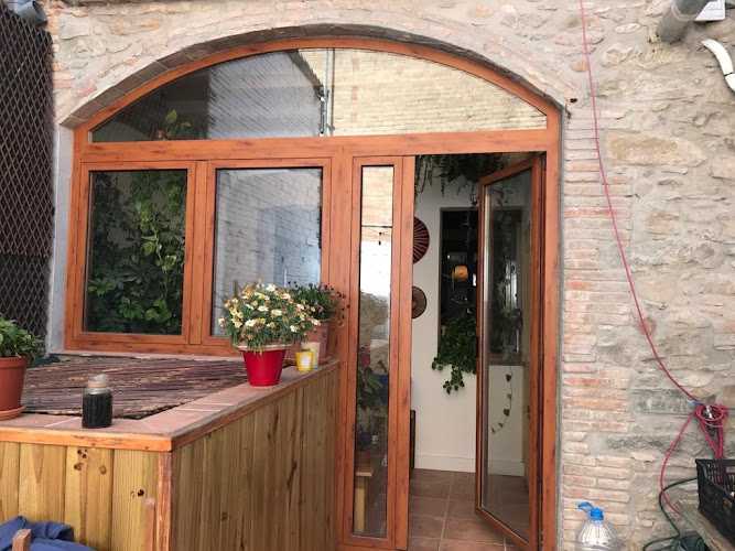 Fotografia tomada fuera de Aluminis Sant Salvador - Metal·listeria en Manresa, Barcelona