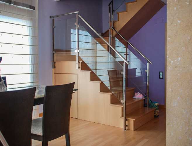 Fotografia tomada fuera de Ebenisteria de la Llar - Ebanista en Sant Joan de les Abadesses, Girona