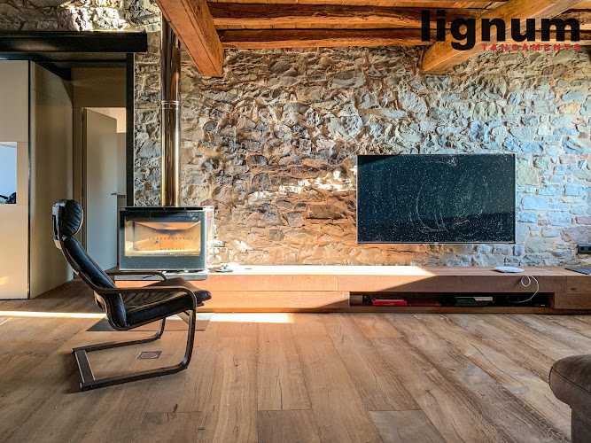 Fotografia tomada fuera de LIGNUM TANCAMENTS - Servicio de instalación de ventanas en Sant Joan de les Abadesses, Girona