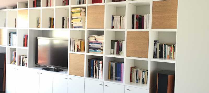 Fotografia tomada fuera de Fusteria Dorca Sanglas - Tienda de muebles en Sant Joan de les Abadesses, Girona