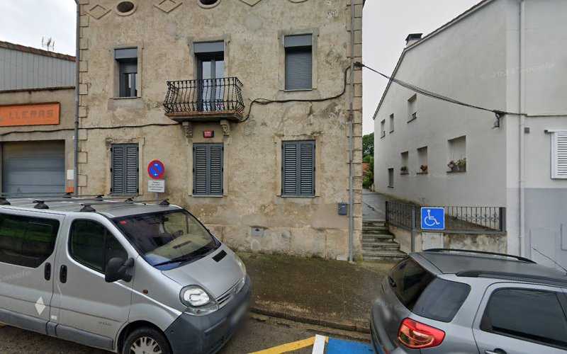 Fotografia tomada fuera de Mobles i fusteria Lleras - Fusteria en Les Preses, Girona