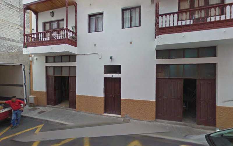 Fotografia tomada fuera de Carpintería San Sebastián - Tienda de armarios en San Sebastián de La Gomera, Santa Cruz de Tenerife