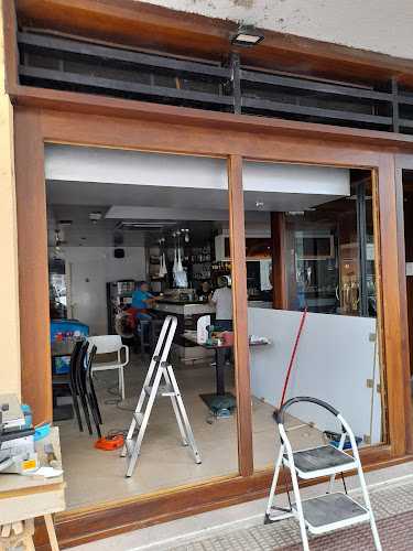 Fotografia tomada fuera de VR CARPINTEROS - Fábrica de muebles en Burgos, Burgos