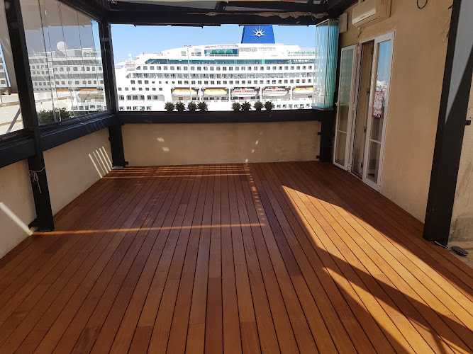 Fotografia tomada fuera de instalaciondetarimas - Establecimiento de venta de madera en San Lorenzo de El Escorial, Madrid