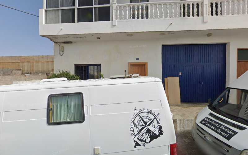 Fotografia tomada fuera de Montajes Barmel S.l. - Carpintería en La Laguna, Santa Cruz de Tenerife