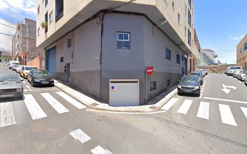 Fotografia tomada fuera de Aluminios Hermanos Bello,S.L. - Metalwork en La Laguna, Santa Cruz de Tenerife