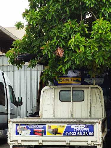 Fotografia tomada fuera de Cortes y Pliegues Tenerife - Carpintería metálica y de aluminio en La Laguna, Santa Cruz de Tenerife