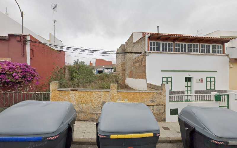 Fotografia tomada fuera de Aluminios Giraldo - Metalwork en La Laguna, Santa Cruz de Tenerife