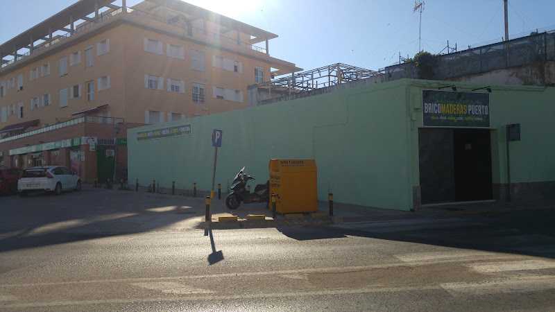Fotografia tomada fuera de Bricomaderas Puerto - Carpintería en El Puerto de Sta María, Cádiz