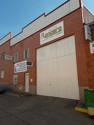 Fotografia tomada fuera de Cerrajería Roncero - Carpintería metálica y de aluminio en Poligono los Villares Reina, Salamanca