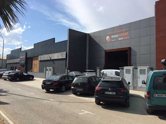 Fotografia tomada fuera de Noumetall sistemes - Carpintería metálica y de aluminio en Montserrat, Valencia