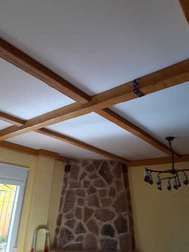 Fotografia tomada fuera de Montajes de madera FGB - Carpintería en Valdepeñas, Ciudad Real