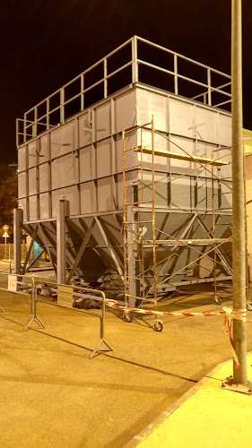 Fotografia tomada fuera de GRUPO DEL CARMEN - Carpintería metálica y de aluminio en Monòver, Alicante