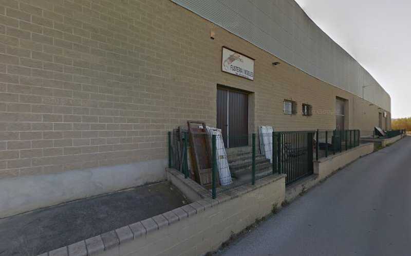 Fotografia tomada fuera de Fusteria El Puntell - Fabricant de mobles en La Bisbal d'Empordà, Girona