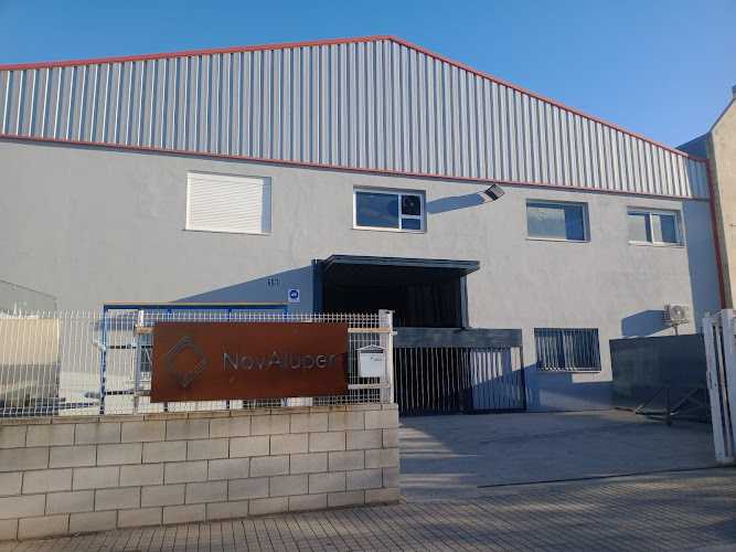 Fotografia tomada fuera de NOVALUPER SL - Carpintería metálica y de aluminio en Moncada, Valencia