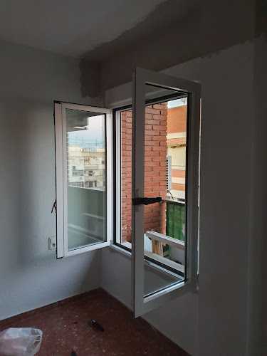 Fotografia tomada fuera de Carpinteria Metálica JUCARMA ALUMIMIO - Metal·listeria en Mislata, Valencia