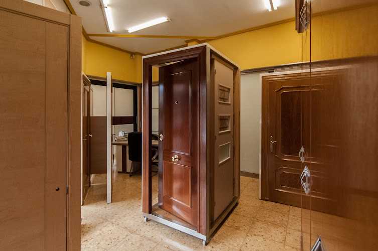 Fotografia tomada fuera de Puertas González - Carpintero en Valencia, Valencia