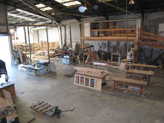 Fotografia tomada fuera de Carpinteria Giner cremades hnos - Tienda de armarios en Bellreguard, Valencia