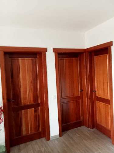 Fotografia tomada fuera de Carpintería de madera y aluminio H.T - Carpintería en San Bartolomé, Las Palmas