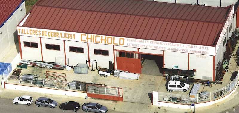 Fotografia tomada fuera de Estructuras Metálicas y Suministros Ganaderos Chicholo - Carpintería metálica y de aluminio en Trujillo, Cáceres