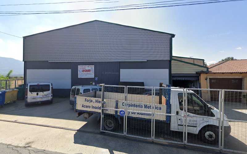 Fotografia tomada fuera de Ricardo Esteban Hernández - Carpintería metálica y de aluminio en La Granja, Cáceres