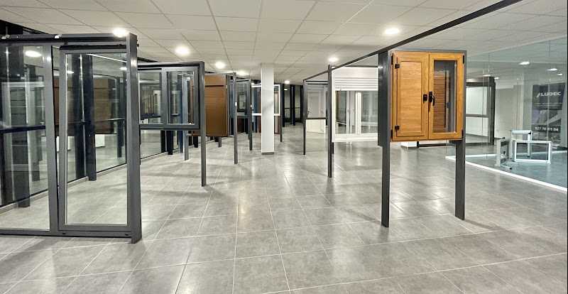 Fotografia tomada fuera de Aludec - Carpintería metálica y de aluminio en Plasencia, Cáceres