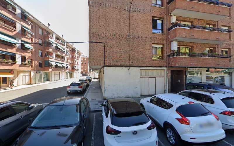 Fotografia tomada fuera de Carpintería Jose Manuel Flores - Furniture maker en Mimetiz, Vizcaya