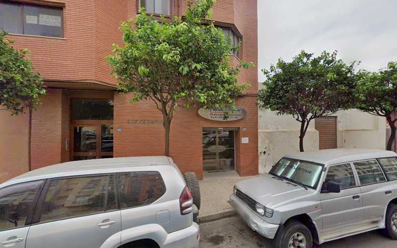 Fotografia tomada fuera de Aluminios Maanan - Carpintería metálica y de aluminio en Melilla, Melilla