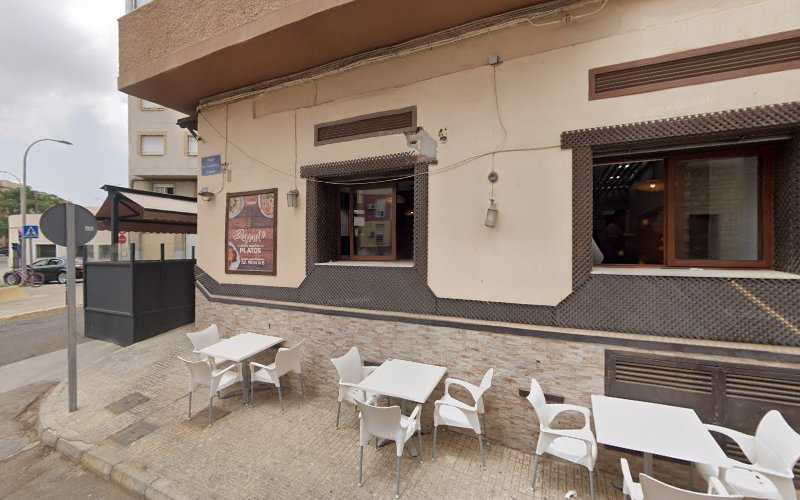 Fotografia tomada fuera de Aluminio H. López - Carpintería metálica y de aluminio en Melilla, Melilla