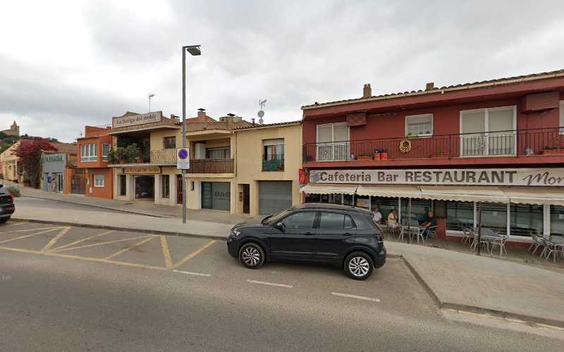 Fotografia tomada fuera de La fusteria del moble - Fábrica de muebles en Mont-ras, Girona