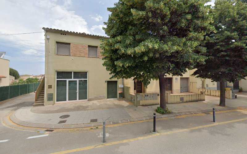 Fotografia tomada fuera de Fusteria Ebenisteria Tura - Carpintería en Celrà, Girona