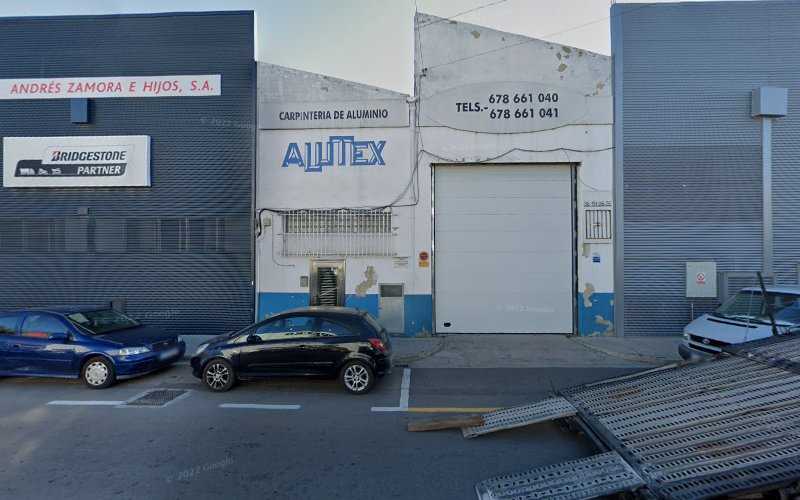 Fotografia tomada fuera de Alutex - Carpintería metálica y de aluminio en Quart de Poblet, Valencia